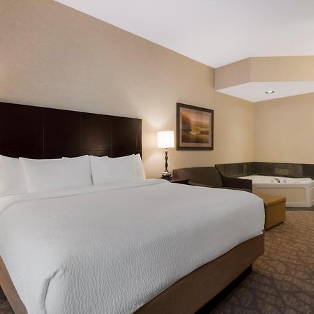 Best Western University Inn And Suites Forest Grove Exterior photo