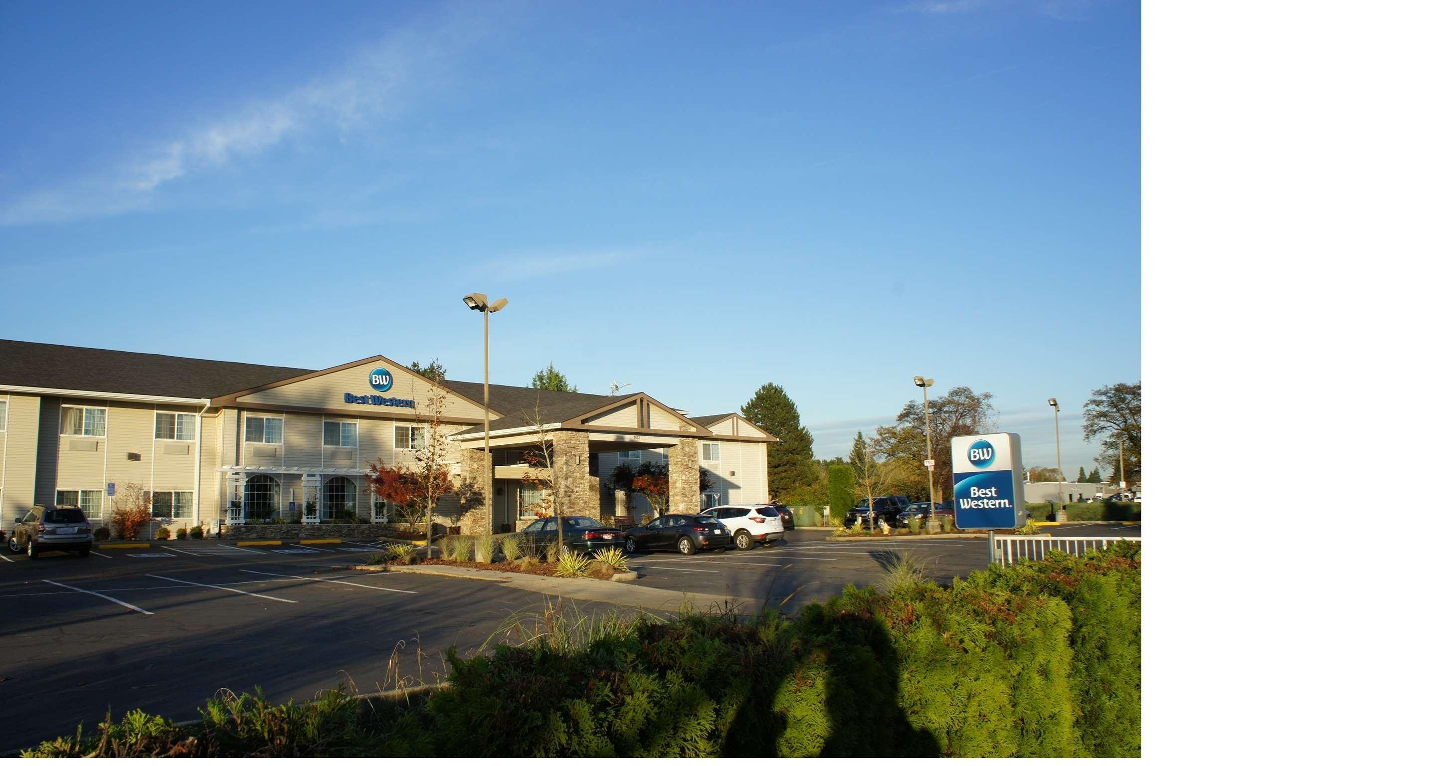 Best Western University Inn And Suites Forest Grove Exterior photo