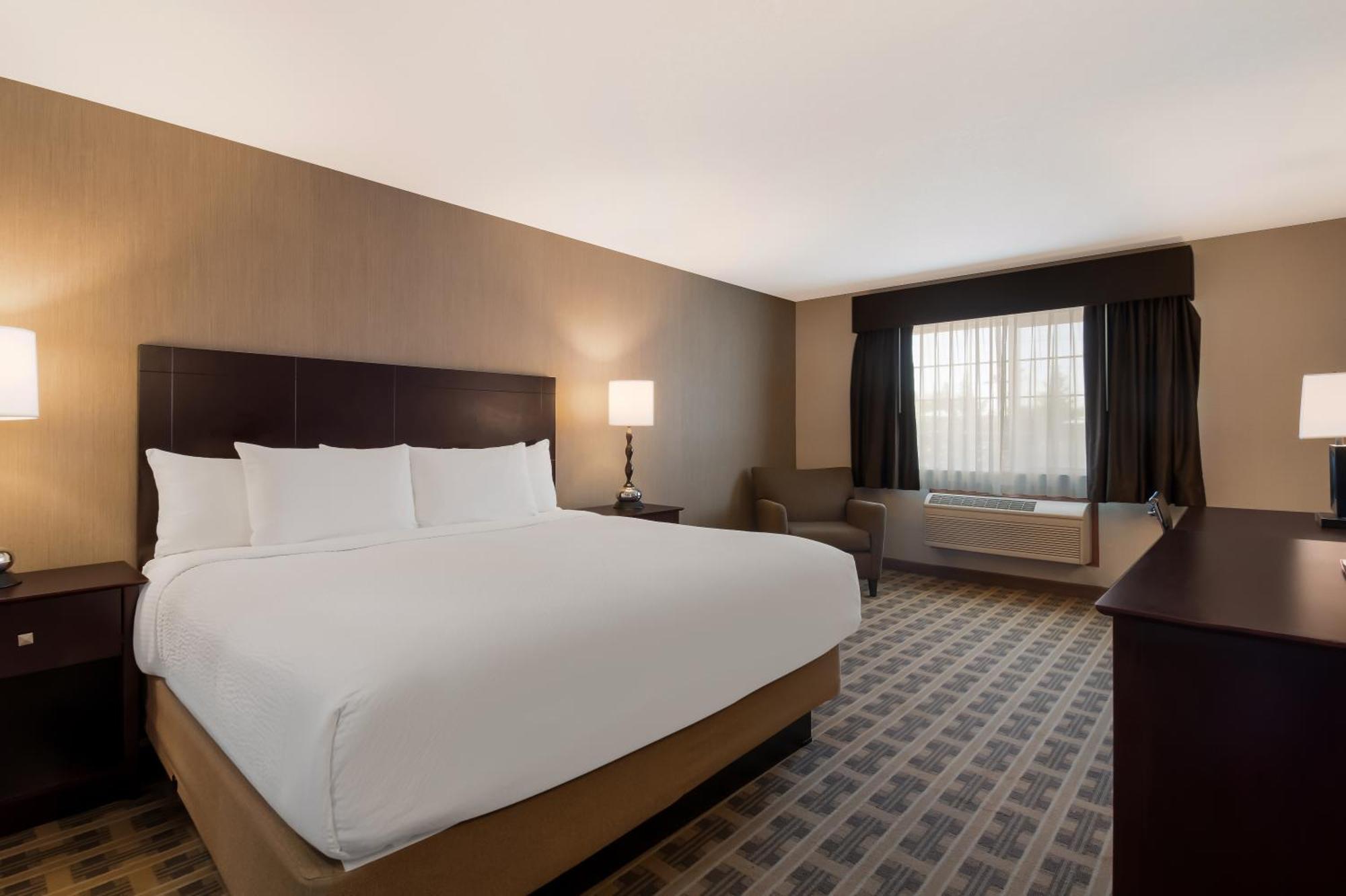 Best Western University Inn And Suites Forest Grove Exterior photo