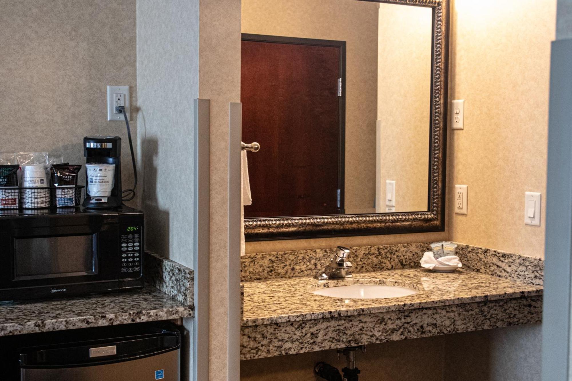 Best Western University Inn And Suites Forest Grove Exterior photo