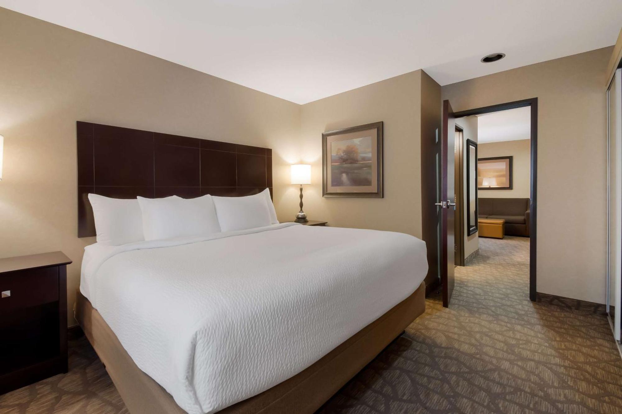 Best Western University Inn And Suites Forest Grove Exterior photo
