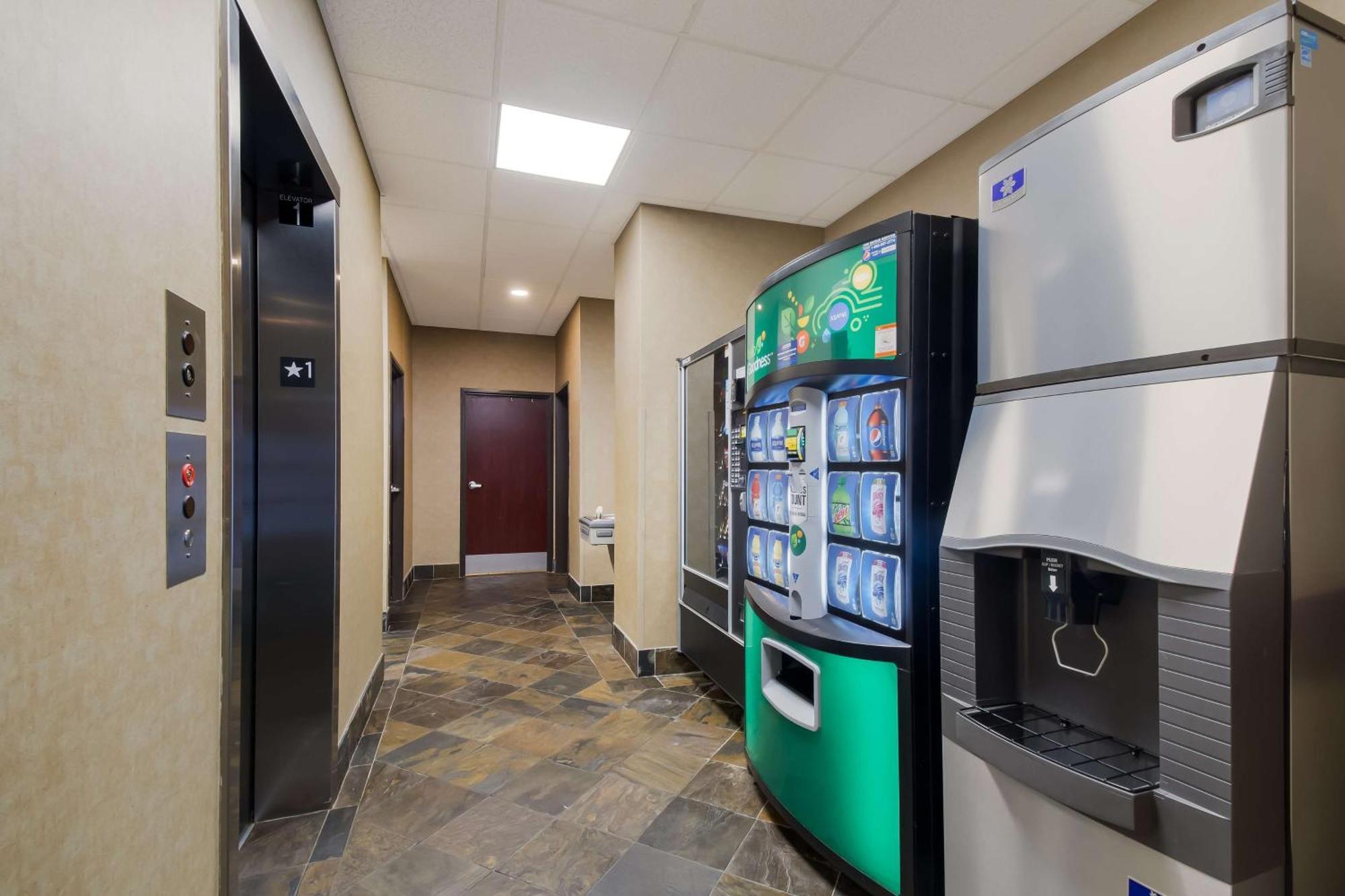 Best Western University Inn And Suites Forest Grove Exterior photo
